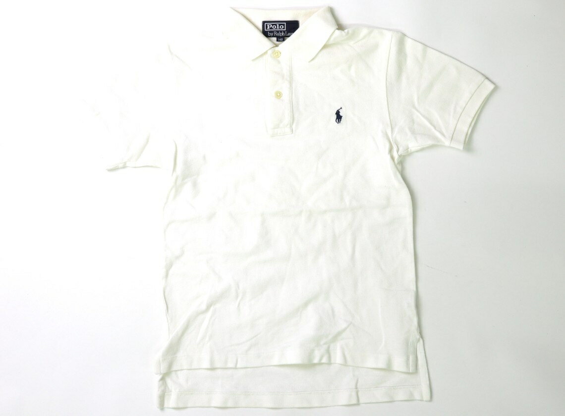 　ブランド 　POLO RALPH LAUREN(ポロラルフローレン) 　カテゴリー 　ポロシャツ 　サイズ 　140サイズ 　色 　オフホワイト 　状態 　★★（返品不可） 　記名 　なし 　ジャンル 　Boy 鹿の子素材。前裾が短いデザインです。毛羽立ちあり。使用感はありますが、まだお使いいただけそうです。 ＊【状態】【サイズ】に関しての詳しい説明はこちら