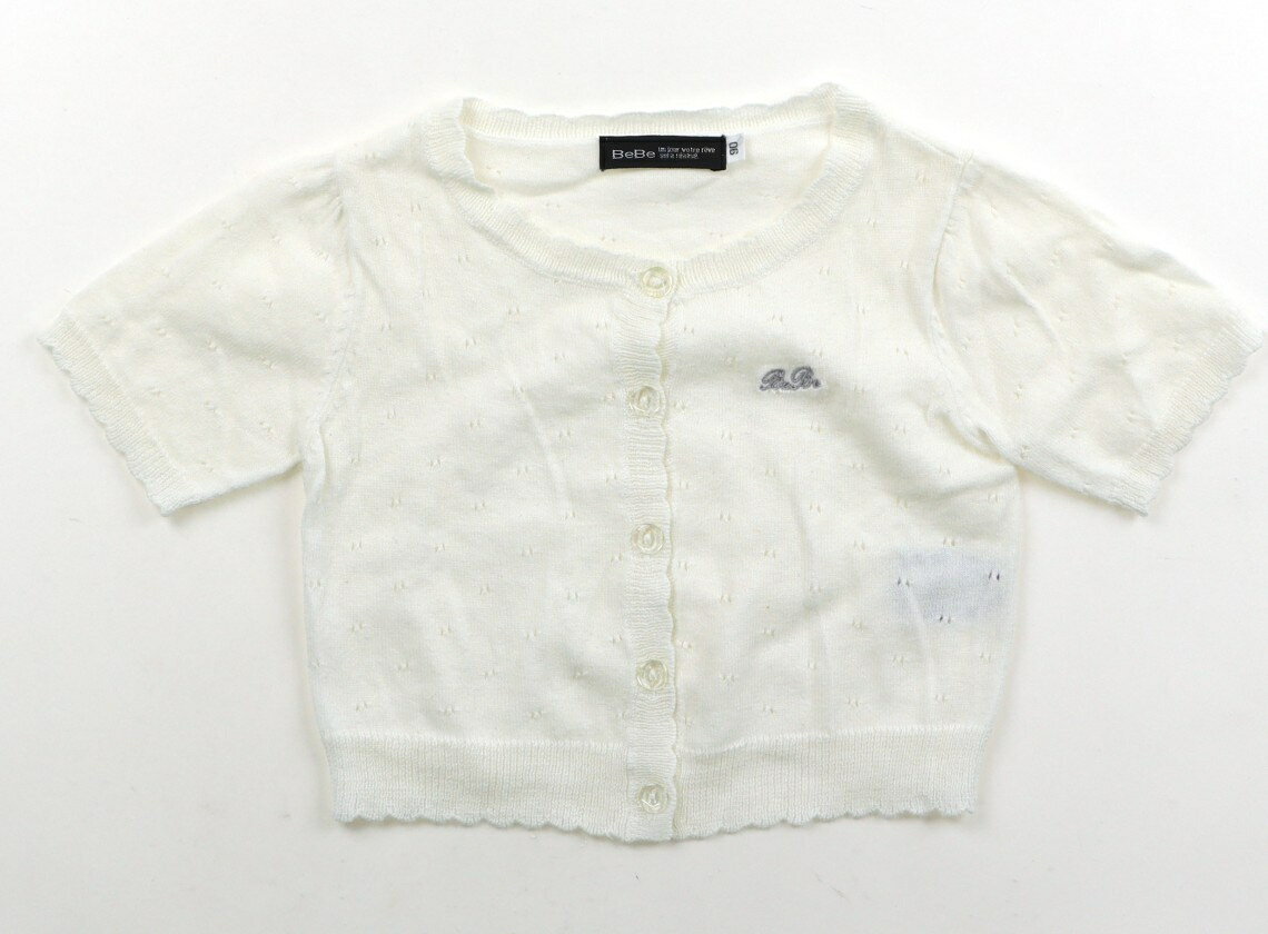 　ブランド 　BeBe(べべ) 　カテゴリー 　カーディガン 　サイズ 　90サイズ 　色 　アイボリー 　状態 　★★★ 　記名 　なし 　ジャンル 　Girl アクリル・綿混合のニットです。全体的に毛羽立ちがあります。まだまだ普段着として活躍してくれそうです。 ＊【状態】【サイズ】に関しての詳しい説明はこちら