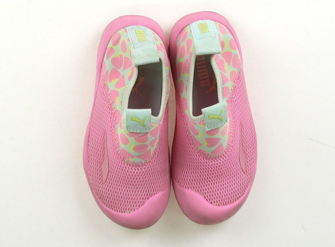 　ブランド 　PUMA(プーマ) 　カテゴリー 　スニーカー 　サイズ 　靴15cm〜 　色 　ピンク、ミント 　状態 　★★★ 　記名 　なし 　ジャンル 　Girl 15.5cm表記。スニーカーサンダル。薄汚れあり。まだお使いいただけそうです。 ＊【状態】【サイズ】に関しての詳しい説明はこちら