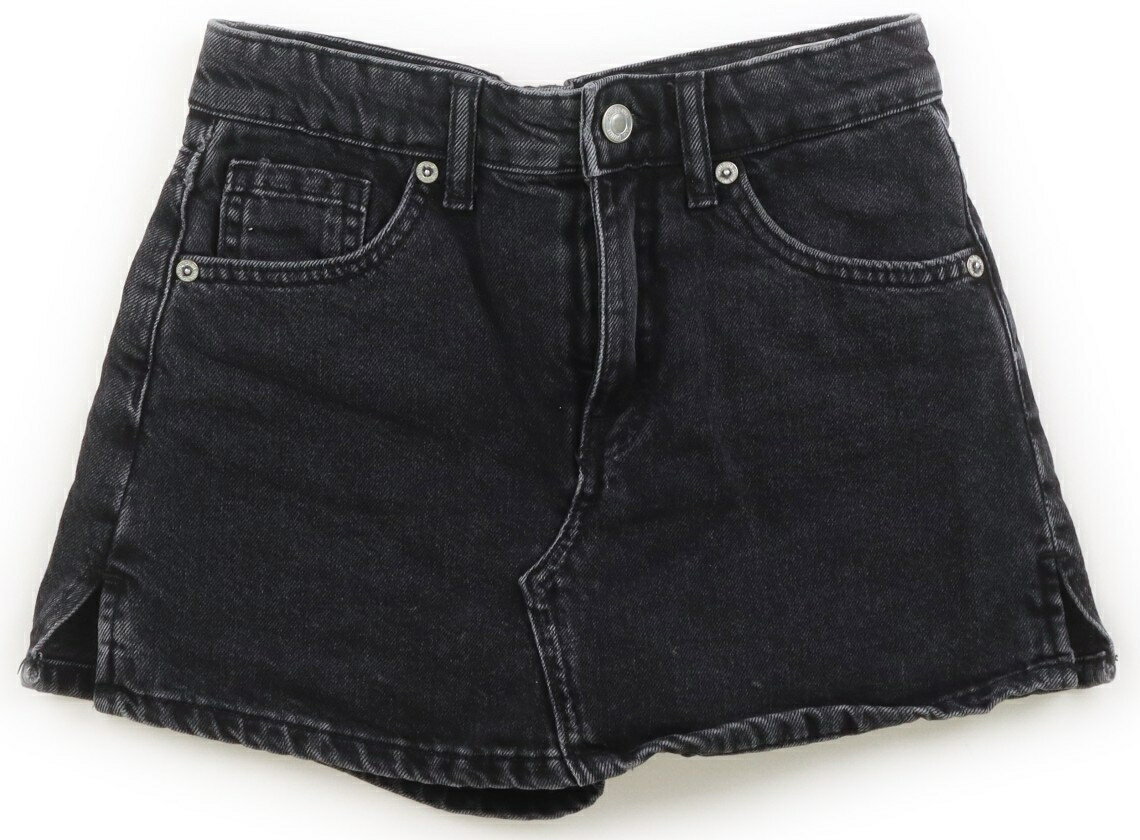 　ブランド 　ZARA(ザラ) 　カテゴリー 　キュロット 　サイズ 　150サイズ 　色 　ブラック 　状態 　★★★ 　記名 　なし 　ジャンル 　Girl 11-12/152CM表記。後ろポケット一部に少し擦り切れがありますがまだまだお使いいただけそうです。 ＊【状態】【サイズ】に関しての詳しい説明はこちら