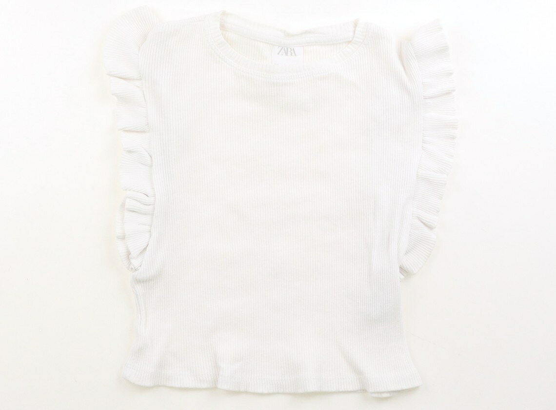 　ブランド 　ZARA(ザラ) 　カテゴリー 　Tシャツ・カットソー 　サイズ 　110サイズ 　色 　白 　状態 　★★（返品不可） 　記名 　なし 　ジャンル 　Girl 6/116CM表記。全体的にくすみが感じられ、胸元に薄いシミがありますがまだお使いいただけそうです。 ＊【状態】【サイズ】に関しての詳しい説明はこちら
