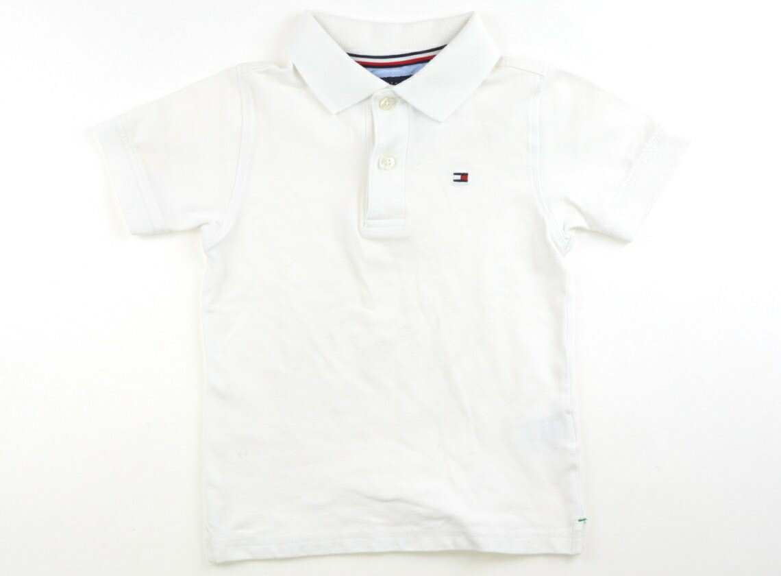 　ブランド 　Tommy Hilfiger(トミーヒルフィガー) 　カテゴリー 　ポロシャツ 　サイズ 　110サイズ 　色 　ホワイト 　状態 　★★（返品不可） 　記名 　なし 　ジャンル 　Boy 実際のサイズ表記は5。胸元に黄色いシミや汚れ、腹部に薄汚れあり。普段使いにいかがでしょうか。 ＊【状態】【サイズ】に関しての詳しい説明はこちら