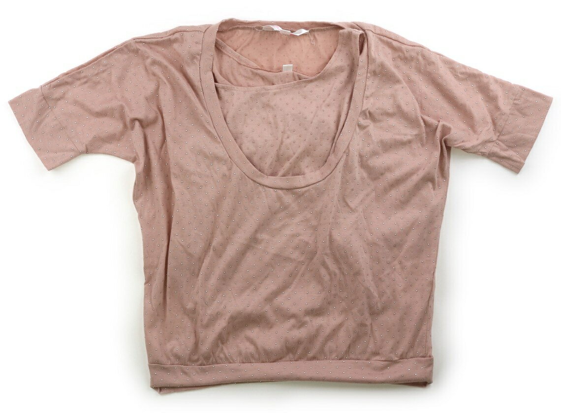 　ブランド 　Sweet Mommy(スウィートマミー) 　カテゴリー 　授乳服 　サイズ 　ママ向けアイテム 　色 　くすみピンク、シルバードット 　状態 　★★★ 　記名 　なし 　ジャンル 　Mother 実際のサイズ表記はFですが、実寸では裄丈約43 cm、胸囲約54cm、後中心のネックポイントから着丈約53cm。カットソーと、授乳用に脇が開いているタンクトップのセットです。使用感はありますが、目立つ汚れはなくまだまだお使いいただけそうです。 ＊【状態】【サイズ】に関しての詳しい説明はこちら