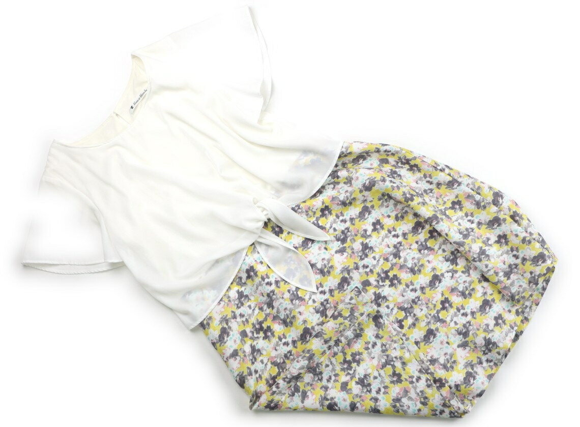 　ブランド 　blanc et blanche(ブラン・エ・ブランシュ) 　カテゴリー 　授乳服 　サイズ 　ママ向けアイテム 　色 　白、黄色、花柄 　状態 　★★（返品不可） 　記名 　なし 　ジャンル 　Girl 実際のサイズ表記はMです。バスト86-94、ヒップ87-101、身長154-162、腹囲81-102です。胸内側のカットソー生地に小さい茶色い汚れあり。カットソー生地に授乳ファスナーあり。 ＊【状態】【サイズ】に関しての詳しい説明はこちら