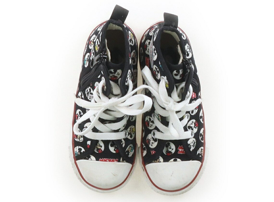 　ブランド 　CONVERSE(コンバース) 　カテゴリー 　スニーカー 　サイズ 　靴17cm〜 　色 　黒、ミッキーマウス 　状態 　★★★ 　記名 　なし 　ジャンル 　Girl 17.0cm表記。ミドルカット。ディズニーコラボ商品です。ソールに汚れ、かかとに擦れ、タグに色褪せあり。普段使いにいかがでしょうか。 ＊【状態】【サイズ】に関しての詳しい説明はこちら