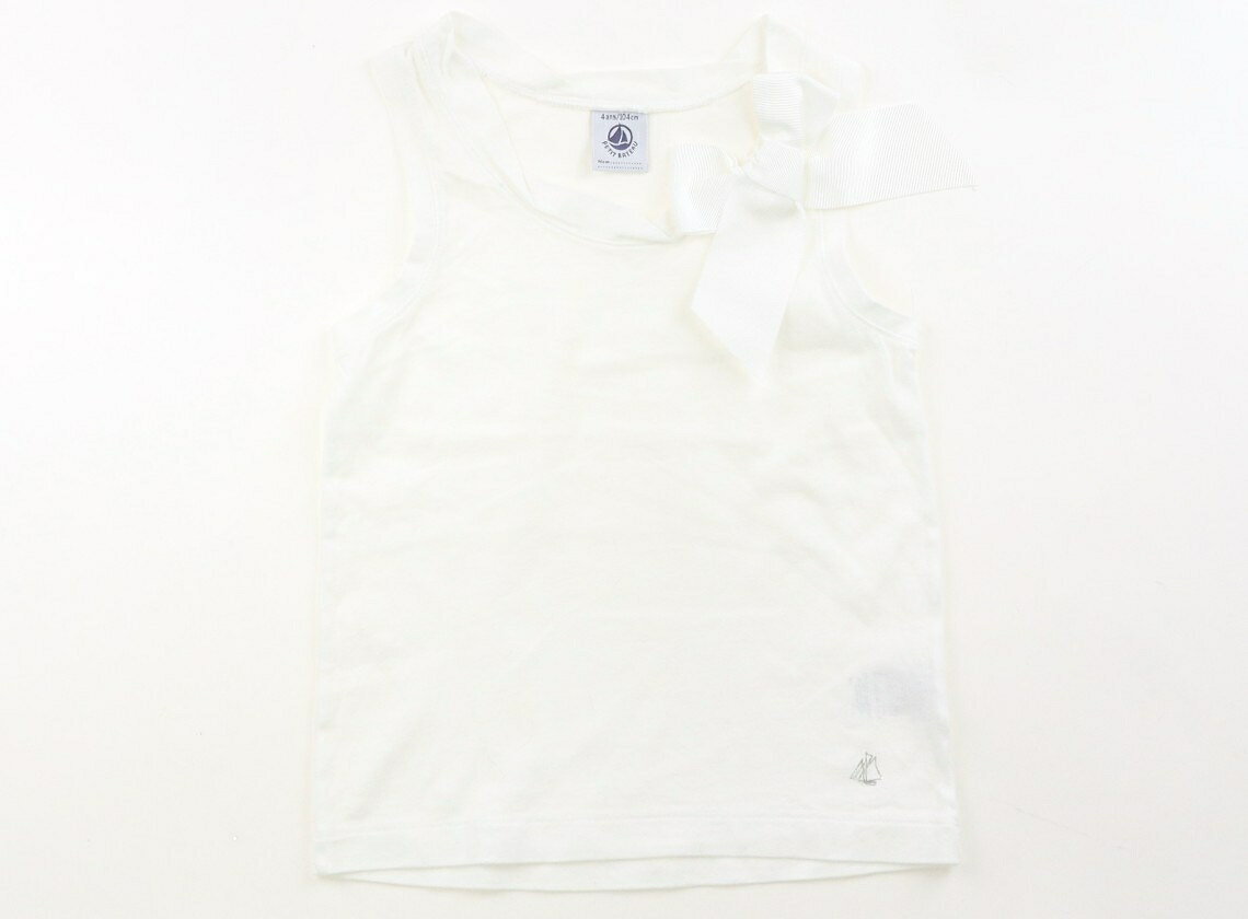 　ブランド 　PETIT BATEAU(プチバトー) 　カテゴリー 　タンクトップ・キャミソール 　サイズ 　100サイズ 　色 　ホワイト 　状態 　★★★ 　記名 　なし 　ジャンル 　Girl 実際のサイズ表記は、104cm。柔軟剤の匂い残りあり。薄いシミがいくつか見られ、毛羽立ち・洗いざらし感があります。 ＊【状態】【サイズ】に関しての詳しい説明はこちら
