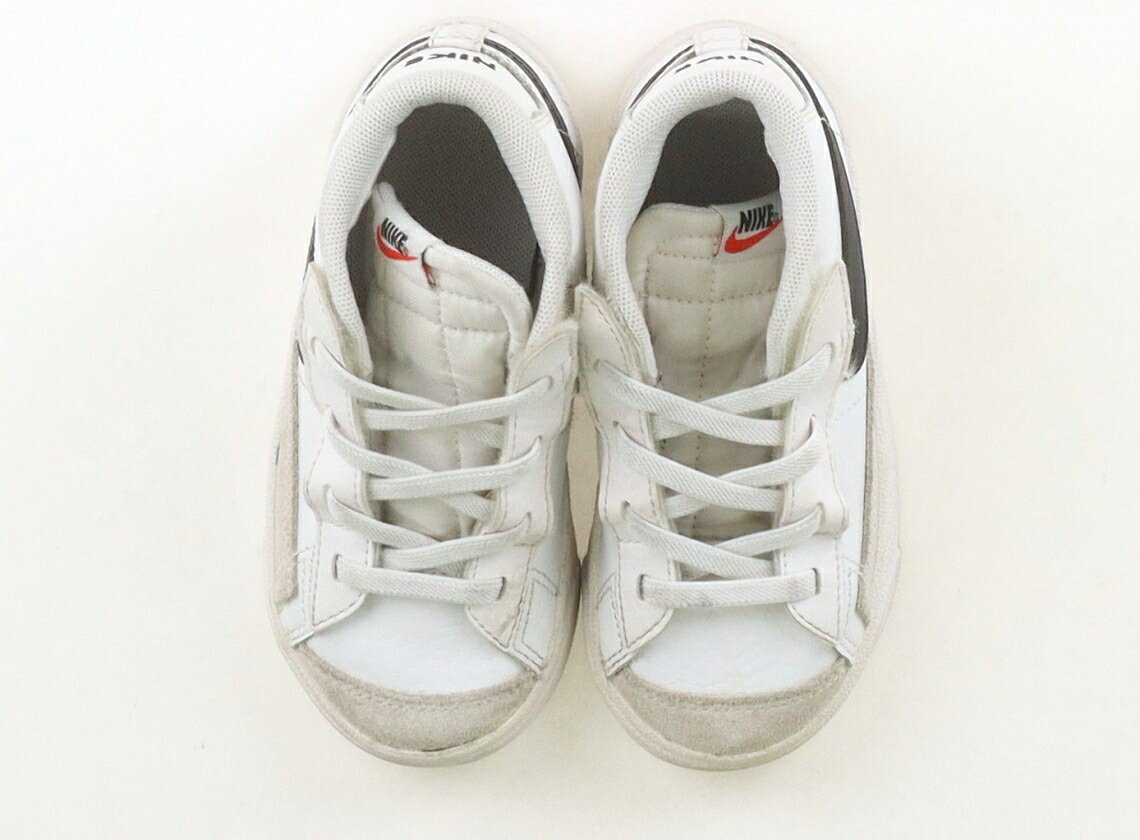 ナイキ NIKE スニーカー 靴15cm〜 男の子 白、黒 子供服 ベビー服 キッズ アウトレット ユーズド 【中古】キッズ・ベビー・マタニティ carryon-13603315 CarryOn パッケージ画像
