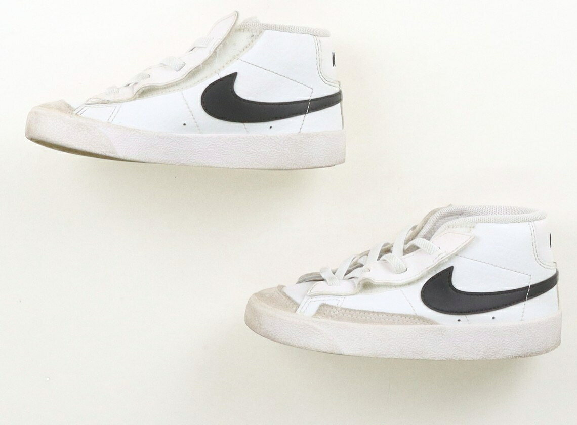 ナイキ NIKE スニーカー 靴15cm〜 男の子 白、黒 子供服 ベビー服 キッズ アウトレット ユーズド 【中古】キッズ・ベビー・マタニティ carryon-13603315 CarryOn サンプル画像3
