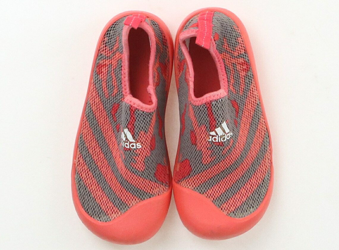 アディダス Adidas スニーカー 靴16cm〜 女の子 ピンク、グレーボーダー 子供服 ベビー服 キッズ アウトレット ユーズド 【中古】キッズ・ベビー・マタニティ