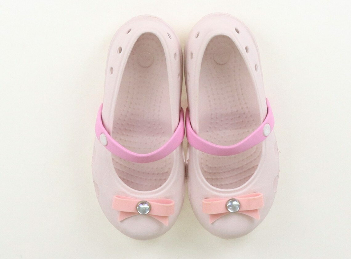 クロックス CROCS サンダル 靴17cm〜 女の子 ピンク・リボン 子供服 ベビー服 キッズ アウトレット ユーズド 【中古】キッズ・ベビー・マタニティ
