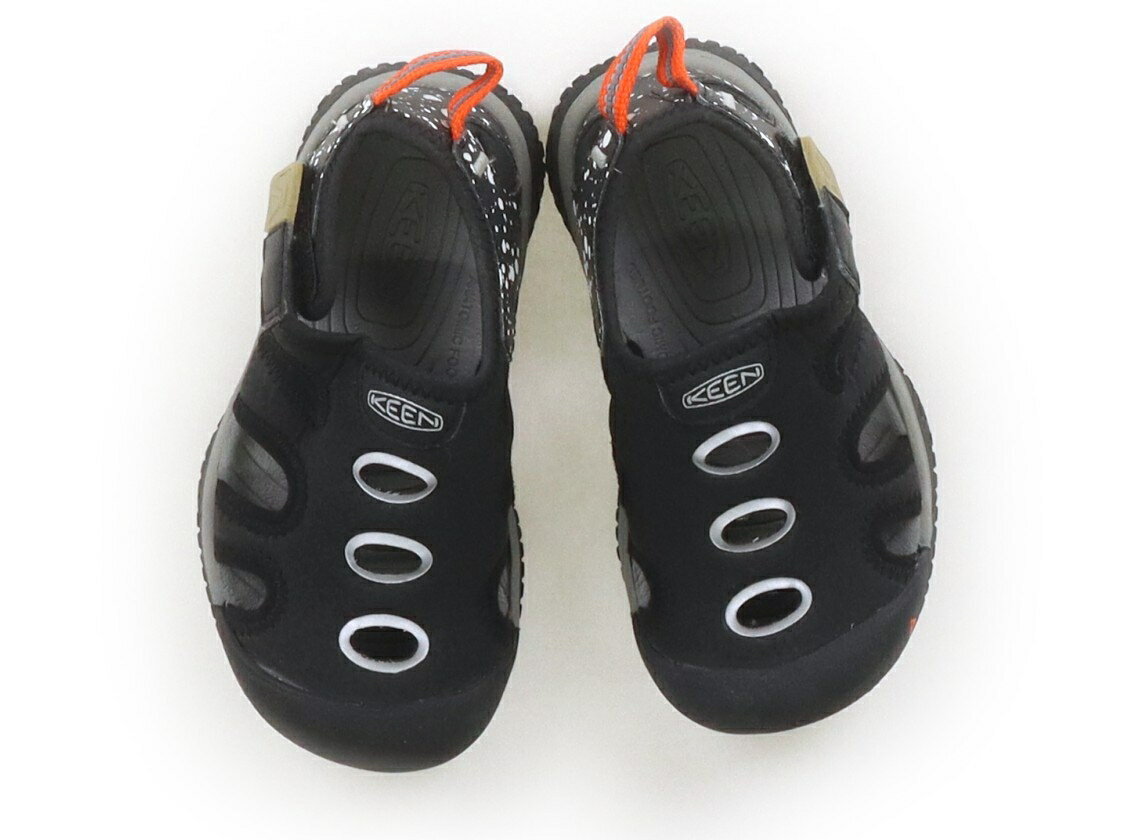 　ブランド 　KEEN(キーン) 　カテゴリー 　サンダル 　サイズ 　靴16cm〜 　色 　ブラック 　状態 　★★★ 　記名 　なし 　ジャンル 　Boy 実際のサイズ表記は、16cm。マジックテープ留め。全体的にうっすら汚れています。 ＊【状態】【サイズ】に関しての詳しい説明はこちら