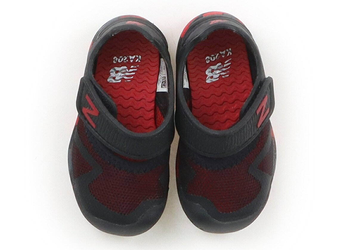 　ブランド 　New Balance(ニューバランス) 　カテゴリー 　スニーカー 　サイズ 　靴13cm〜 　色 　ブラックレッド 　状態 　★★★ 　記名 　なし 　ジャンル 　Boy 実際のサイズ表記は13。薄汚れていますが、まだまだお使いいただけます。 ＊【状態】【サイズ】に関しての詳しい説明はこちら
