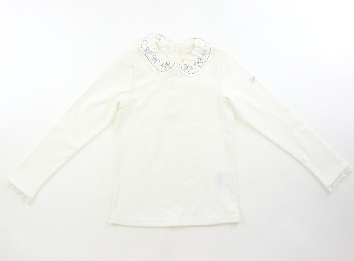 　ブランド 　mezzo piano(メゾピアノ) 　カテゴリー 　Tシャツ・カットソー 　サイズ 　130サイズ 　色 　ホワイト 　状態 　★★★★ 　記名 　なし 　ジャンル 　Girl リブカットソー地。ラインストーン装飾。襟は取り外し可能。やや使用感ありますが、綺麗な状態です。 ＊【状態】【サイズ】に関しての詳しい説明はこちら