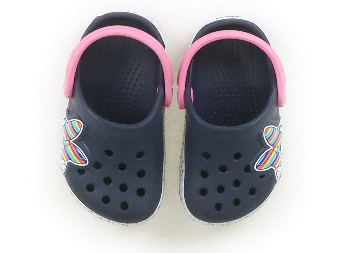 　ブランド 　CROCS(クロックス) 　カテゴリー 　サンダル 　サイズ 　靴13cm〜 　色 　ネイビー、ピンク、ドット、ミニーマウス 　状態 　★★★ 　記名 　なし 　ジャンル 　Girl 実際のサイズ表記はC5。サイズ表をご参照ください。ディズニーコラボ。全体に使用感はありますが目立った汚れはありません。 ＊【状態】【サイズ】に関しての詳しい説明はこちら