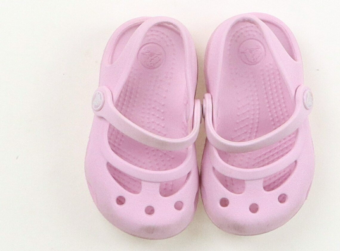 クロックス CROCS サンダル 靴12cm〜 女の子 ライトピンク 子供服 ベビー服 キッズ アウトレット ユーズド 【中古】キッズ・ベビー・マタニティ