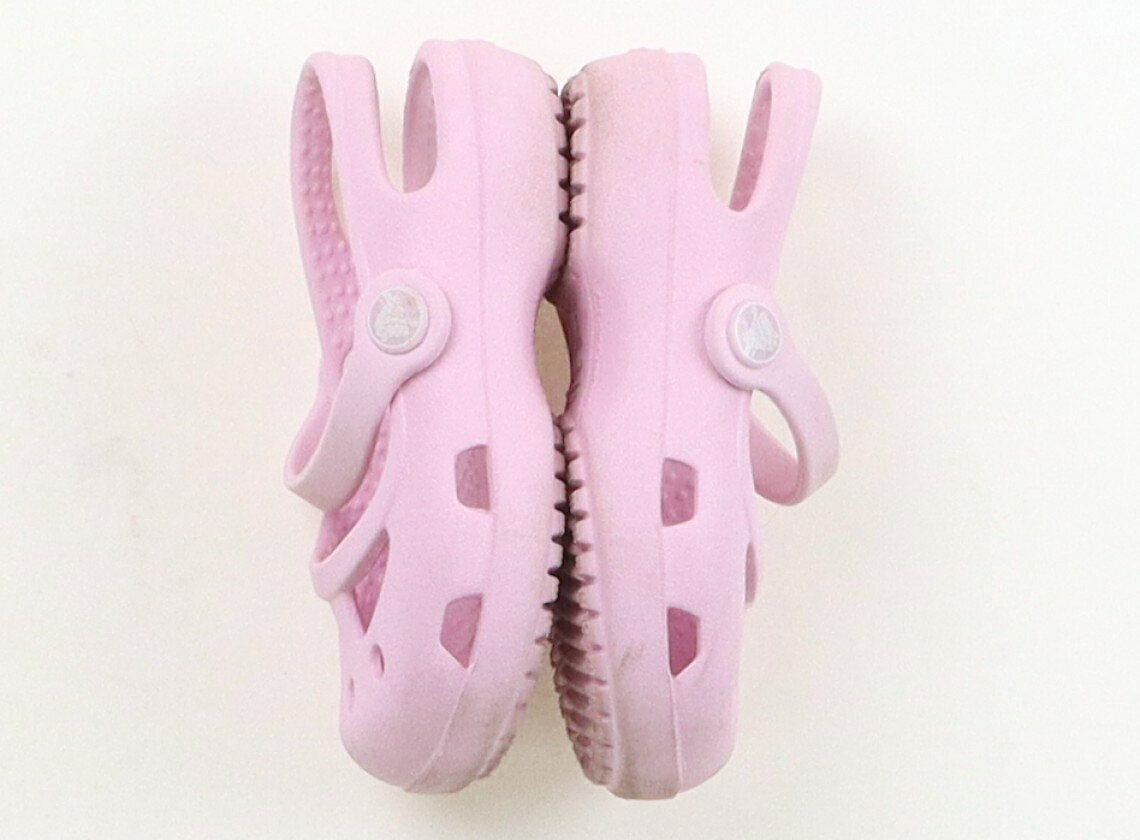 CarryOnのクロックス CROCS サンダル 靴12cm〜 女の子 ライトピンク 子供服 ベビー服 キッズ アウトレット ユーズド 【中古】キッズ・ベビー・マタニティ｜アングル3