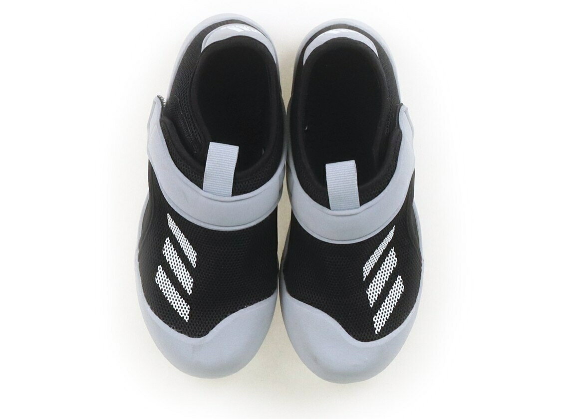 　ブランド 　Adidas(アディダス) 　カテゴリー 　スニーカー 　サイズ 　靴20cm〜 　色 　ブラックグレー 　状態 　★★（返品不可） 　記名 　なし 　ジャンル 　Boy 実際のサイズ表記は20cm。薄汚れていますが、まだまだお使いいただけます。 ＊【状態】【サイズ】に関しての詳しい説明はこちら