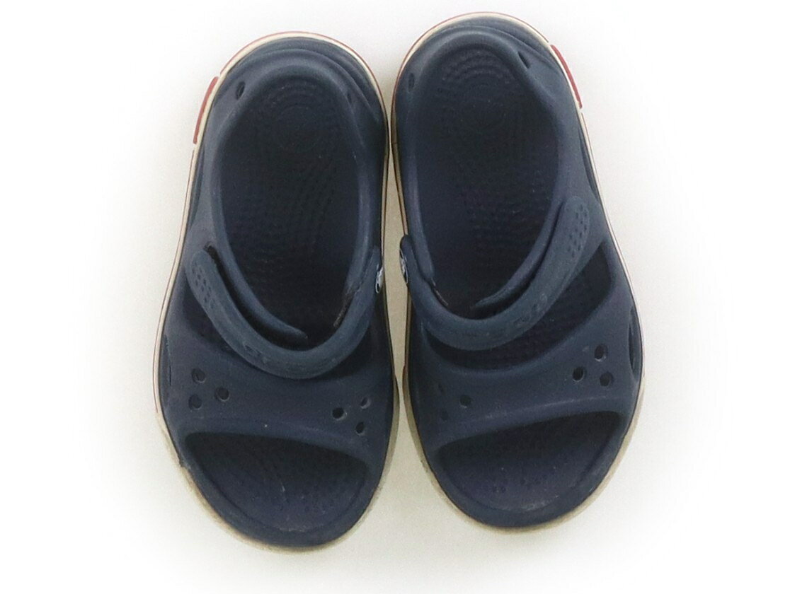 　ブランド 　CROCS(クロックス) 　カテゴリー 　サンダル 　サイズ 　靴15cm〜 　色 　ネイビー 　状態 　★★（返品不可） 　記名 　なし 　ジャンル 　Boy 実際のサイズ表記はC7。つま先とソールに擦れあり。全体的に汚れていますが、まだまだお使いいただけます。 ＊【状態】【サイズ】に関しての詳しい説明はこちら