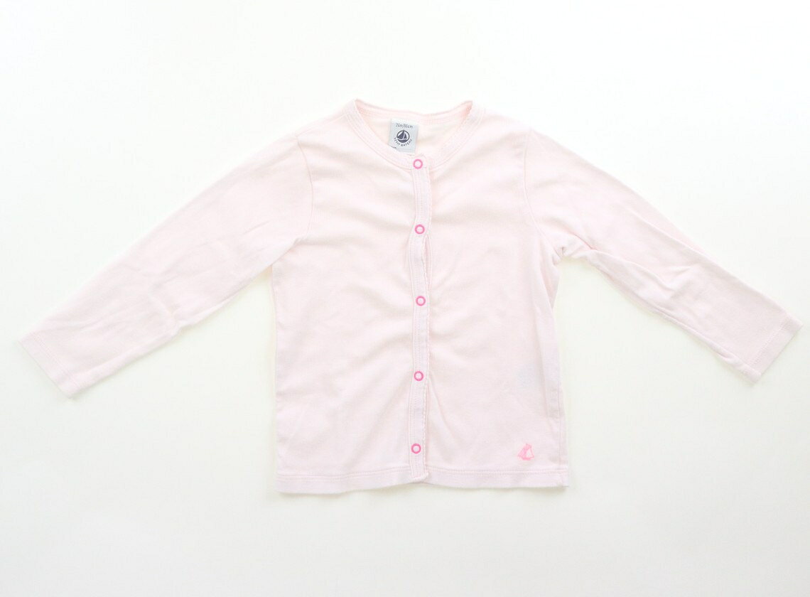 　ブランド 　PETIT BATEAU(プチバトー) 　カテゴリー 　カーディガン 　サイズ 　80サイズ 　色 　ピンク 　状態 　★★（返品不可） 　記名 　なし 　ジャンル 　Girl 実際のサイズ表記は86cm。ボタンはスナップです。ボタン部分ヨレ感あり。毛羽立ちがありますが、まだお使いいただけそうです。 ＊【状態】【サイズ】に関しての詳しい説明はこちら