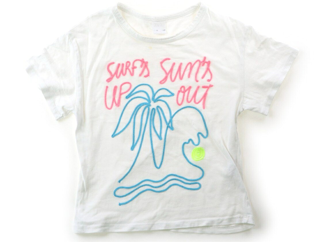 　ブランド 　ZARA(ザラ) 　カテゴリー 　Tシャツ・カットソー 　サイズ 　140サイズ 　色 　ホワイト 　状態 　★★（返品不可） 　記名 　なし 　ジャンル 　Girl 薄い茶色いシミと洗いざらし感がありますが、まだまだお使いいただけます。 ＊【状態】【サイズ】に関しての詳しい説明はこちら