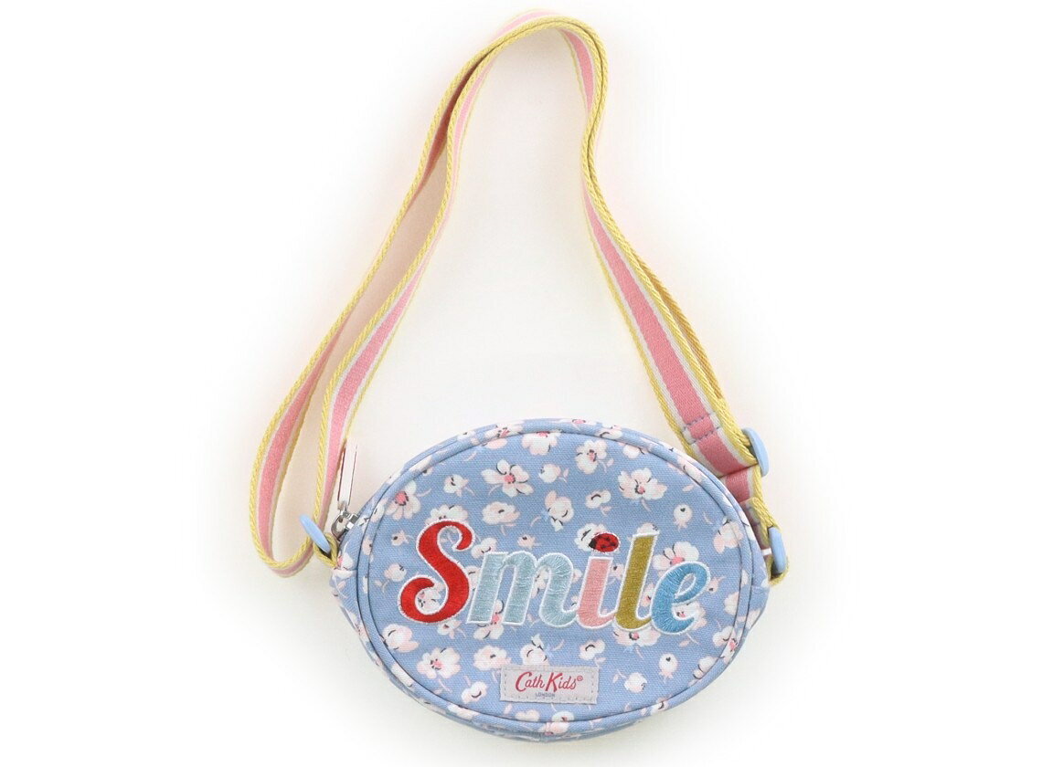 　ブランド 　Cath Kidston(キャスキッドソン) 　カテゴリー 　バッグ 　サイズ 　キッズ用品 　色 　水色、ピンク、黄色、花柄 　状態 　★★★★ 　記名 　なし 　ジャンル 　Girl 約12.4×12.5×5.6cm。ストラップは調整可能で、中くらいの長さで約79.5cm。使用感はありますが、きれいな状態です。 ＊【状態】【サイズ】に関しての詳しい説明はこちら