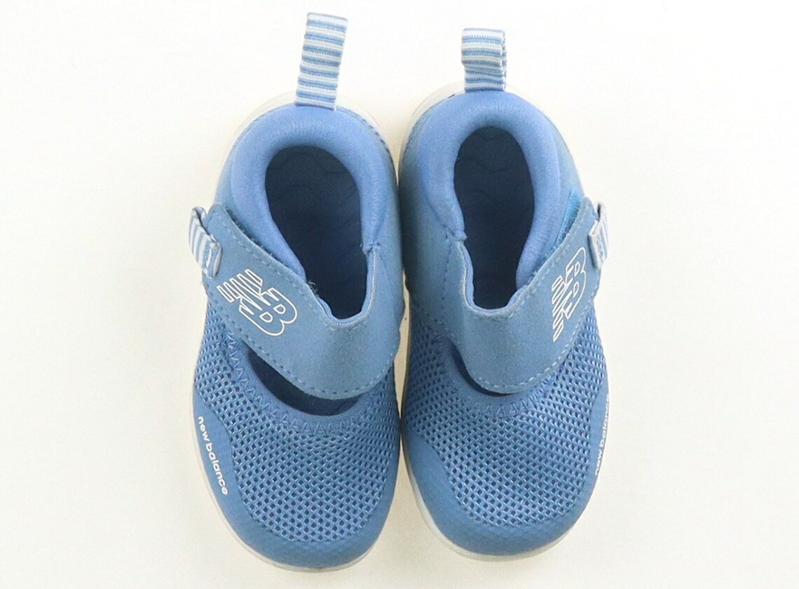 　ブランド 　New Balance(ニューバランス) 　カテゴリー 　サンダル 　サイズ 　靴13cm〜 　色 　ブルー 　状態 　★★★ 　記名 　なし 　ジャンル 　Boy 実際のサイズ表記は13cm。全体に使用感はありますが、まだまだ活躍してくれそうです。 ＊【状態】【サイズ】に関しての詳しい説明はこちら