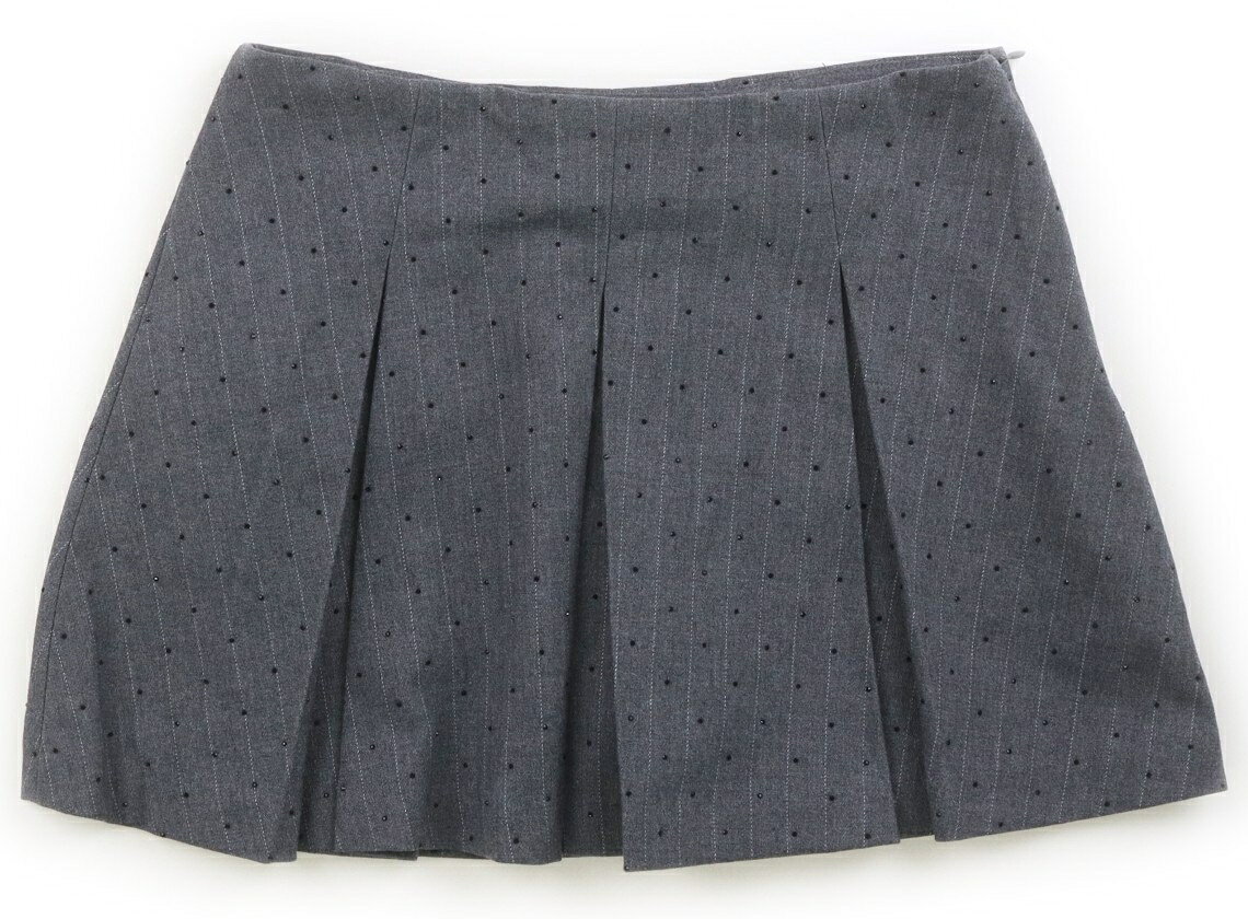 　ブランド 　ZARA(ザラ) 　カテゴリー 　スカート 　サイズ 　140サイズ 　色 　グレー・ホワイトストライプ・ブラックドット 　状態 　★★★ 　記名 　なし 　ジャンル 　Girl 実際のサイズ表記は148cm。脇ファスナーあき。ドット部分はラインストーン装飾。ショートパンツ一体型デザイン。ショートパンツはシワがありますが、まだお使いいただけそうです。 ＊【状態】【サイズ】に関しての詳しい説明はこちら