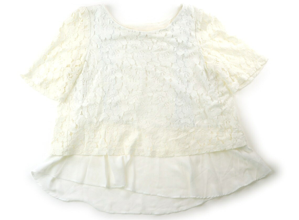 　ブランド 　Sweet Mommy(スウィートマミー) 　カテゴリー 　授乳服 　サイズ 　ママ向けアイテム 　色 　クリーム色、花模様 　状態 　★★★ 　記名 　なし 　ジャンル 　Mother 実際のサイズ表記はMですが実寸は、肩幅約34.6 cm、サイドネックポイントから総丈約56 cm、胸囲約50.4cm(×2平置き実寸)、袖丈約27.4cm。透け感があるレース生地で、袖以外は授乳口付きの裏地があります。裾の右側に小さいシミがありますが、まだまだお使いいただけそうです。 ＊【状態】【サイズ】に関しての詳しい説明はこちら