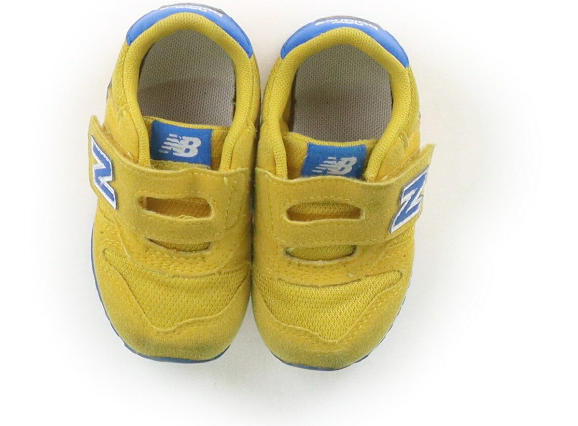 　ブランド 　New Balance(ニューバランス) 　カテゴリー 　スニーカー 　サイズ 　靴13cm〜 　色 　イエロー 　状態 　★★（返品不可） 　記名 　なし 　ジャンル 　Boy サイズ表記が消えてます。アウトソールは約15cmで、13cm前後です。マジックテープ留めで、全体に汚れ、特につま先が目立ちます。 ＊【状態】【サイズ】に関しての詳しい説明はこちら
