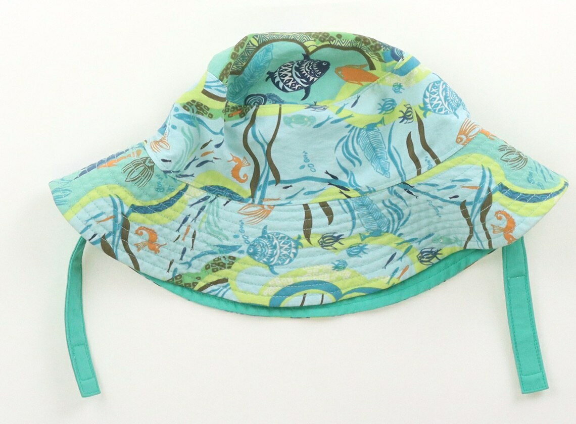 　ブランド 　Patagonia(パタゴニア) 　カテゴリー 　帽子 　サイズ 　Hat/Cap 　色 　ライトブルー、魚柄/エメラルドグリーン 　状態 　★★★ 　記名 　なし 　ジャンル 　Boy 実際のサイズ表記はBABY S(6-18M)ですが、被り口の実寸約50cmです。リバーシブル仕様。無地側のツバにやや汚れがありますが、まだまだお使い頂けそうです。 ＊【状態】【サイズ】に関しての詳しい説明はこちら