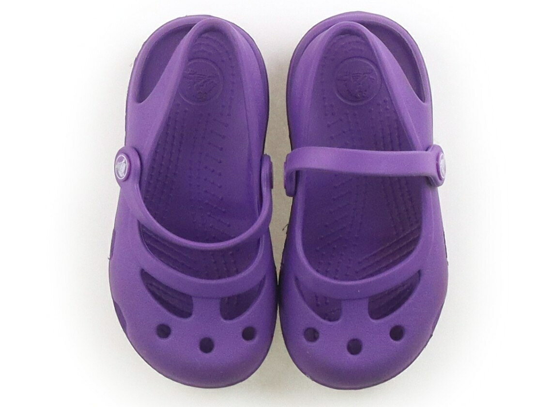 　ブランド 　CROCS(クロックス) 　カテゴリー 　サンダル 　サイズ 　靴15cm〜 　色 　紫 　状態 　★★★ 　記名 　なし 　ジャンル 　Girl 実際のサイズ表記はC8です。大きく目立つ汚れはありません。 ＊【状態】【サイズ】に関しての詳しい説明はこちら