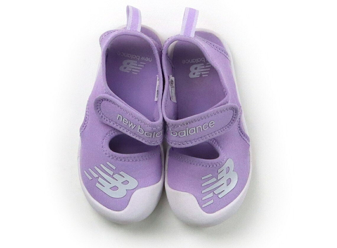 　ブランド 　New Balance(ニューバランス) 　カテゴリー 　サンダル 　サイズ 　靴16cm〜 　色 　ライトパープル 　状態 　★★★ 　記名 　なし 　ジャンル 　Girl 実際のサイズ表記は、16。かかとにすり減りあり。部分的に毛羽立ちあり。全体的に薄汚れています。 ＊【状態】【サイズ】に関しての詳しい説明はこちら