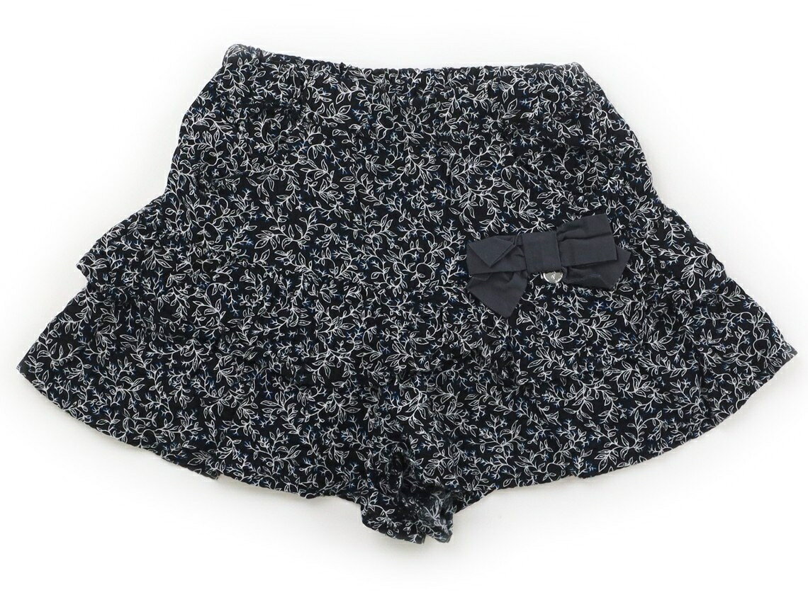 　ブランド 　BeBe Petits Pois Vert(ベベ プチ ポワ ヴェール) 　カテゴリー 　キュロット 　サイズ 　100サイズ 　色 　ブラック・ホワイト花柄 　状態 　★★★ 　記名 　なし 　ジャンル 　Girl シャツ地。シワがあります。まだお使いいただけそうです。 ＊【状態】【サイズ】に関しての詳しい説明はこちら