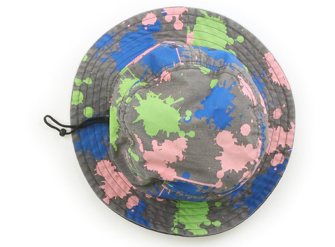 　ブランド 　Columbia(コロンビア) 　カテゴリー 　帽子 　サイズ 　Hat/Cap 　色 　グレー、ペンキ柄 　状態 　★★★ 　記名 　なし 　ジャンル 　Boy 実際のサイズ表記は0/Sです。被り口の実寸約52cmです。ゴムにややヨレと、内側にやや色褪せがありますが、まだまだ活躍してくれそうです。 ＊【状態】【サイズ】に関しての詳しい説明はこちら