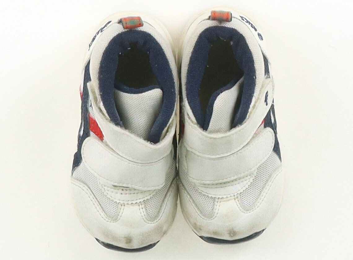 　ブランド 　New Balance(ニューバランス) 　カテゴリー 　スニーカー 　サイズ 　靴12cm〜 　色 　ベージュ、エクリュ、紫、ピンク 　状態 　★★★ 　記名 　あり（タグ） 　ジャンル 　Girl 12.5cmサイズ。全体に土汚れ、毛羽立ちがあります。使用感はありますが、まだまだ普段着として活躍してくれそうです。 ＊【状態】【サイズ】に関しての詳しい説明はこちら