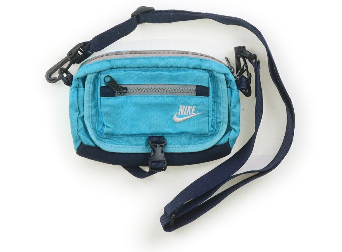 　ブランド 　NIKE(ナイキ) 　カテゴリー 　バッグ 　サイズ 　キッズ用品 　色 　水色、ネイビー 　状態 　★★（返品不可） 　記名 　なし 　ジャンル 　Boy 約9.4×18.4×5.4cm。ストラップは調整可能で、中くらいの長さで約103cm。ベルトに取り付けることも出来ます。水色部分の全体的に薄っすらとした汚れがありますが、まだお使い頂けそうです。 ＊【状態】【サイズ】に関しての詳しい説明はこちら