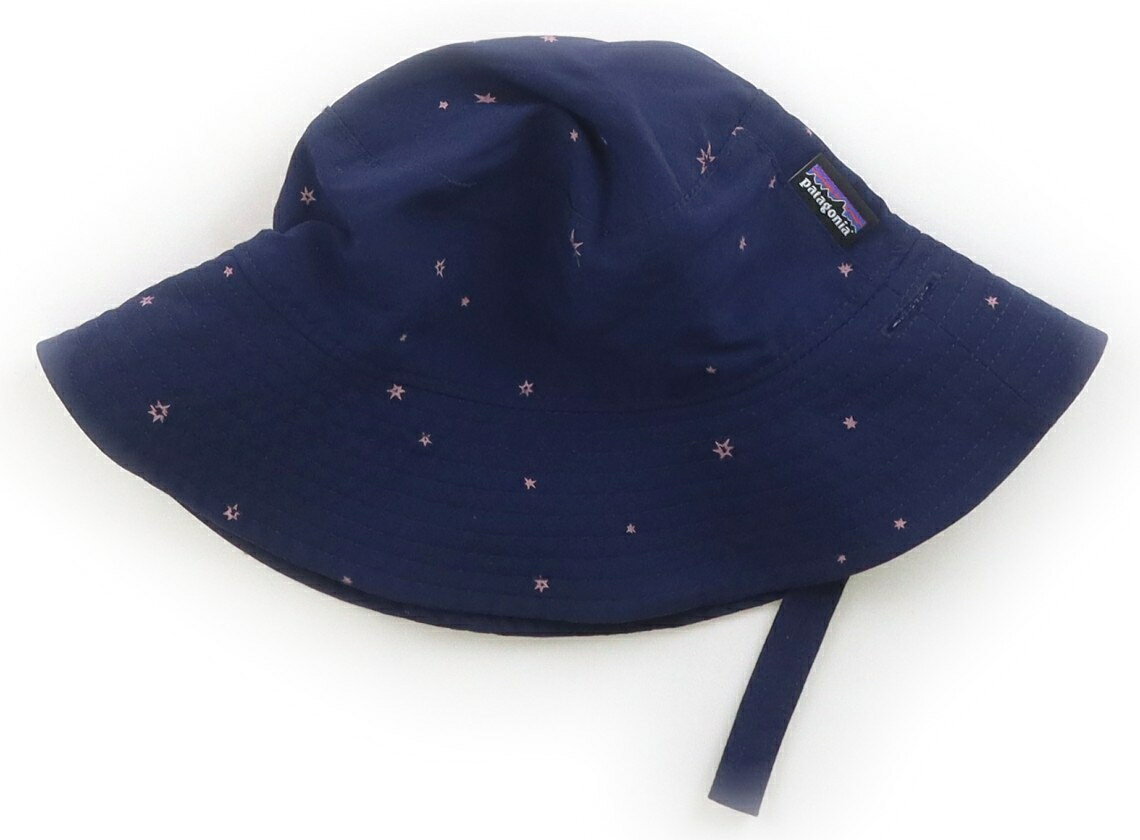 　ブランド 　Patagonia(パタゴニア) 　カテゴリー 　帽子 　サイズ 　Hat/Cap 　色 　ネイビー、ピンクの星柄 　状態 　★★★ 　記名 　なし 　ジャンル 　Girl リバーシブル仕様。実際のサイズ表記は12Mですが、被り口の実寸約46cmです。使用感はありますが、目立つ汚れはなくまだまだお使い頂けそうです。 ＊【状態】【サイズ】に関しての詳しい説明はこちら