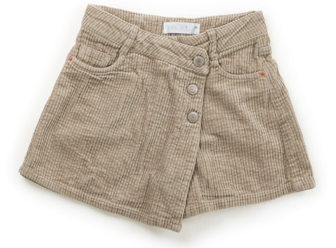 　ブランド 　ZARA(ザラ) 　カテゴリー 　キュロット 　サイズ 　120サイズ 　色 　モカ 　状態 　★★★ 　記名 　なし 　ジャンル 　Girl 7/122cmサイズ表記。コーデュロイ素材で、ウエストはサイズ調整ゴムが付いています。使用感あり。目立った汚れはありません。 ＊【状態】【サイズ】に関しての詳しい説明はこちら