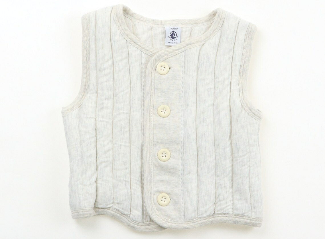 　ブランド 　PETIT BATEAU(プチバトー) 　カテゴリー 　ベビーベスト 　サイズ 　80サイズ 　色 　ライトグレー 　状態 　★★★ 　記名 　なし 　ジャンル 　Boy 実際のサイズ表記は86cm。キルティング生地。少し毛羽立ちが見受けられます。 ＊【状態】【サイズ】に関しての詳しい説明はこちら