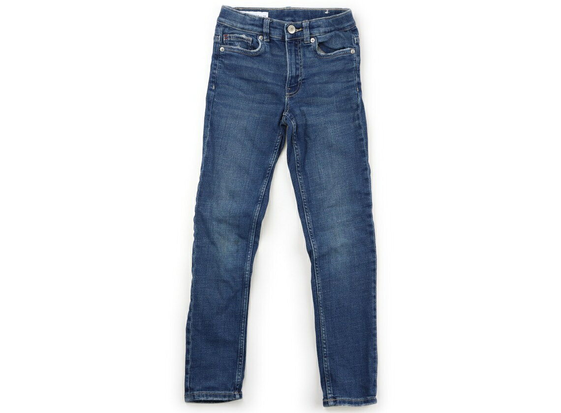 　ブランド 　ZARA(ザラ) 　カテゴリー 　ジーンズ 　サイズ 　130サイズ 　色 　デニムブルー 　状態 　★★★ 　記名 　なし 　ジャンル 　Boy 実際のサイズ表記は134cm。前ボタン、ファスナー開き。ウエストはサイズ調整ゴムが付いています。擦れやダメージ、色褪せは元々のデザインです。洗いざらし感はありますが、まだまだ普段着として活躍してくれそうです。 ＊【状態】【サイズ】に関しての詳しい説明はこちら