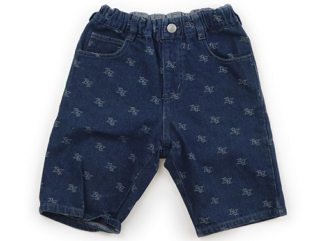 　ブランド 　BeBe(べべ) 　カテゴリー 　ハーフパンツ 　サイズ 　120サイズ 　色 　ブルー・ロゴ 　状態 　★★★ 　記名 　なし 　ジャンル 　Boy デニム地。ウエストは総ゴムです。デニム地特有のユーズド感がありますが、まだお使いいただけそうです。 ＊【状態】【サイズ】に関しての詳しい説明はこちら