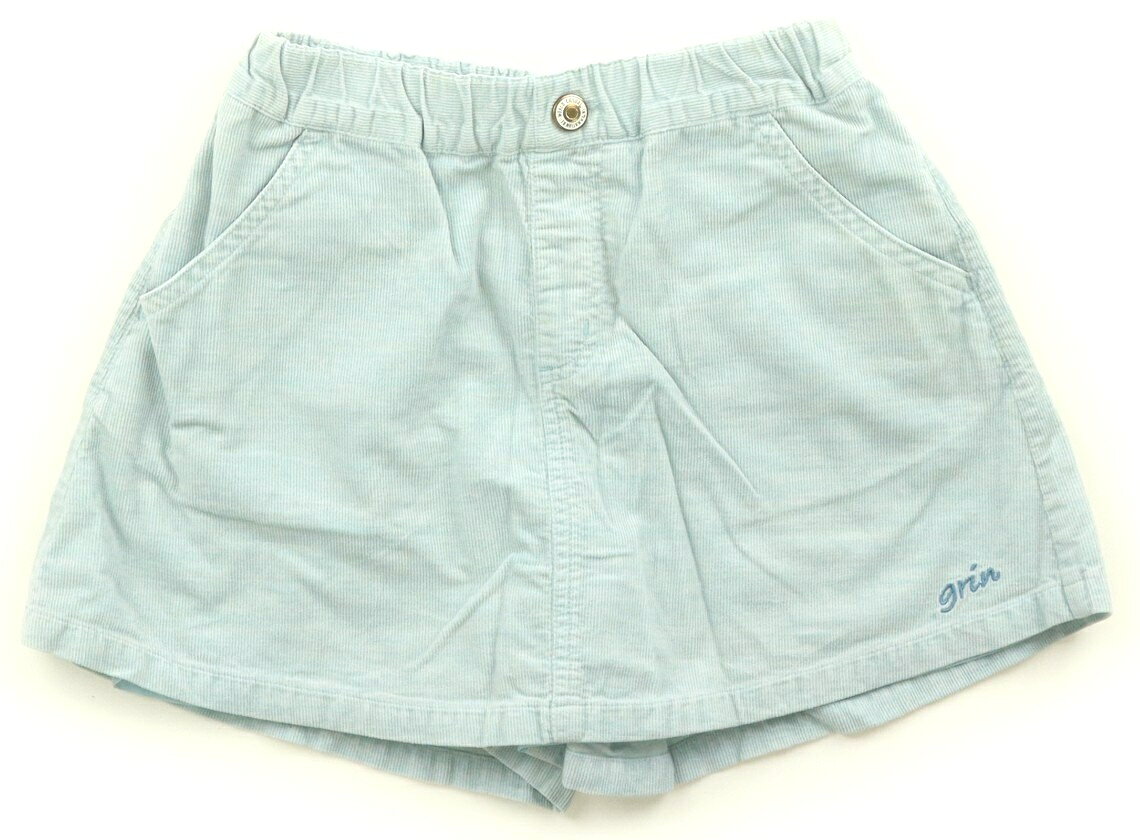 　ブランド 　UNITED ARROWS(ユナイテッドアローズ) 　カテゴリー 　キュロット 　サイズ 　110サイズ 　色 　ライトターコイズ 　状態 　★★★ 　記名 　なし 　ジャンル 　Girl green label relaxingです。実際のサイズ表記は、115。シャツコール地。ポケット裏地に毛玉感あり。品質タグにシールはがし跡のノリ残りあり。色褪せ・洗いざらし感があります。 ＊【状態】【サイズ】に関しての詳しい説明はこちら