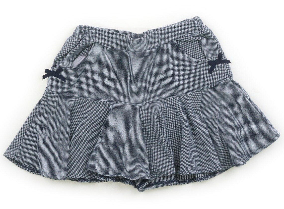 　ブランド 　BeBe(べべ) 　カテゴリー 　キュロット 　サイズ 　120サイズ 　色 　紺・白・柄 　状態 　★★★ 　記名 　なし 　ジャンル 　Girl 薄手のカットソー生地。ウエストは総ゴムです。まだまだ普段着として活躍してくれそうです。 ＊【状態】【サイズ】に関しての詳しい説明はこちら