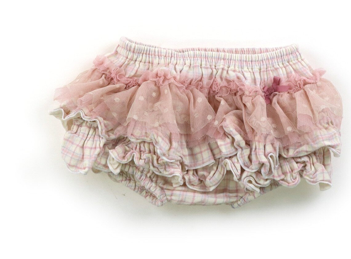 　ブランド 　panpantutu(パンパンチュチュ) 　カテゴリー 　ブルマ・ダイパーカバー 　サイズ 　70サイズ 　色 　オフホワイト、ピンク・ブルーチェック、チュール 　状態 　★★（返品不可） 　記名 　なし 　ジャンル 　Girl サイズ表記はありませんが、70-80cm位でお使い頂けそうです。ガーゼ生地。全体的にシワになっていますが、まだお使い頂けそうです。 ＊【状態】【サイズ】に関しての詳しい説明はこちら