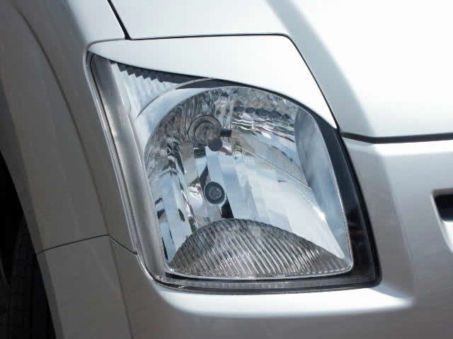 車名　ピノ 型式　HC24S 年式　H19.1〜H21.11 　　　　 ★★★お車のカラーと番号です★★★ Z7T/スノーパールホワイト ★純正カラー塗装済みですので 両面テープを貼り付けるだけの　簡単取付タイプです。 ★ボディーカラーによって、在庫がありますが、在庫のない場合は　約1週間くらいかかる場合がありますので、　お急ぎの場合はTEL・メールにてご確認ください。 付属品　両面テープ（説明書付） 材質　　ABS製 記載色以外のカラーはお問い合わせ下さい。 カラー番号によって塗装してありますがお車の年数によって 多少の誤差が出る場合がありますので、あらかじめご了承ください。 こちらの商品をお買上げいただく際の送料は無料です。