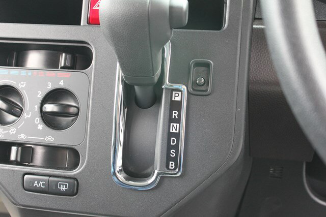 ワゴンスター　内外装パーツ【タンク・タンクカスタム M900A系】シフトゲートカバー(オートエアコン、マニアルエアコン共通)　※沖縄は別途送料がかかります。