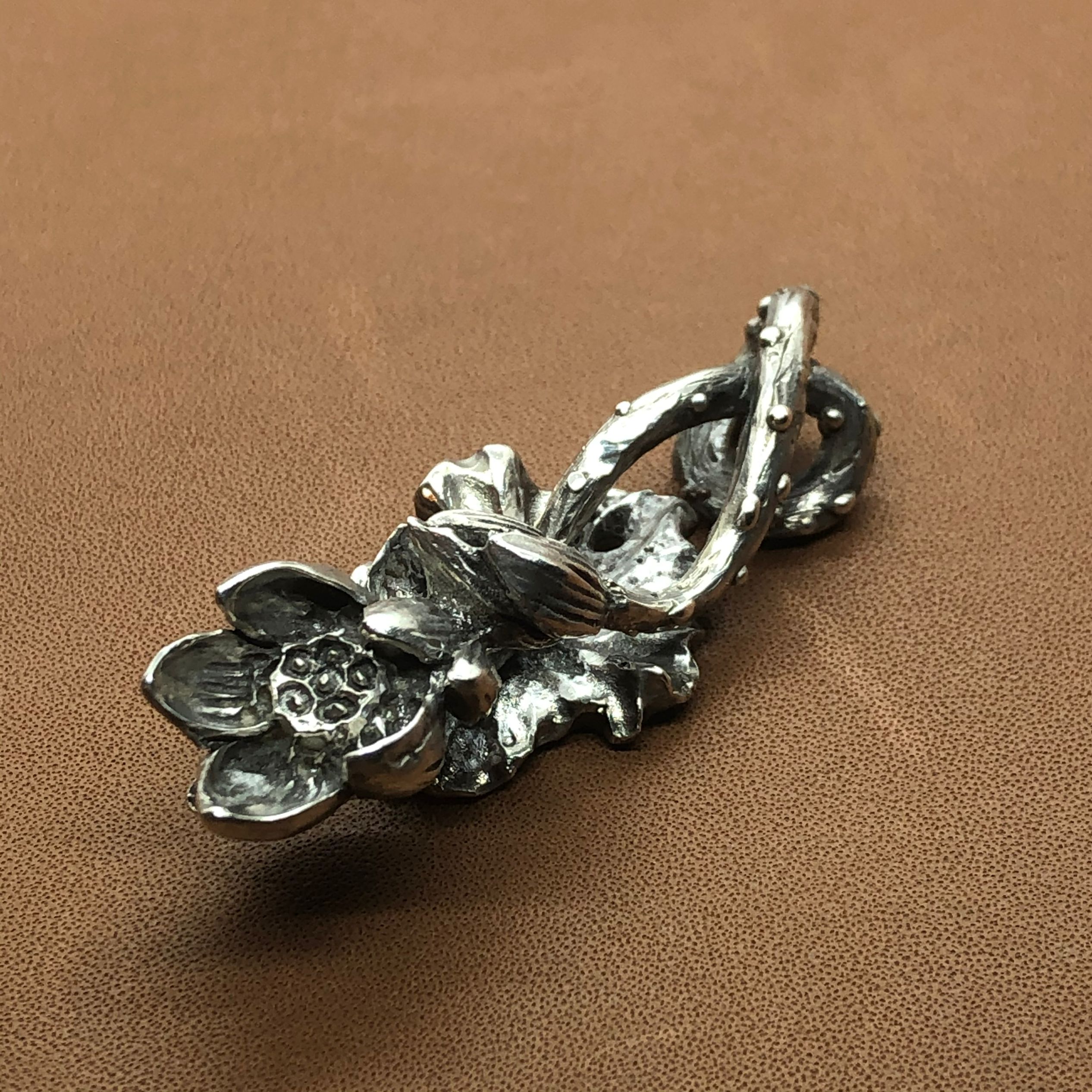 【CARVEX】日本製 手作り 蓮 ペンダント 箸置き 彫刻家小手作 925シルバー 超リアル ハンドメイド 送料無料