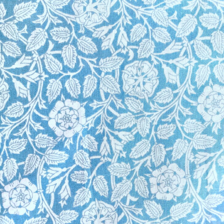 Rakuten - リバティ 生地 Woodcut Vine ウッドカット・ヴァイン J20C【2020AW LIBERTY GALLERY】 イタリア産 タナローン リバティプリント 50cm単位【薔薇柄】サックスブルー