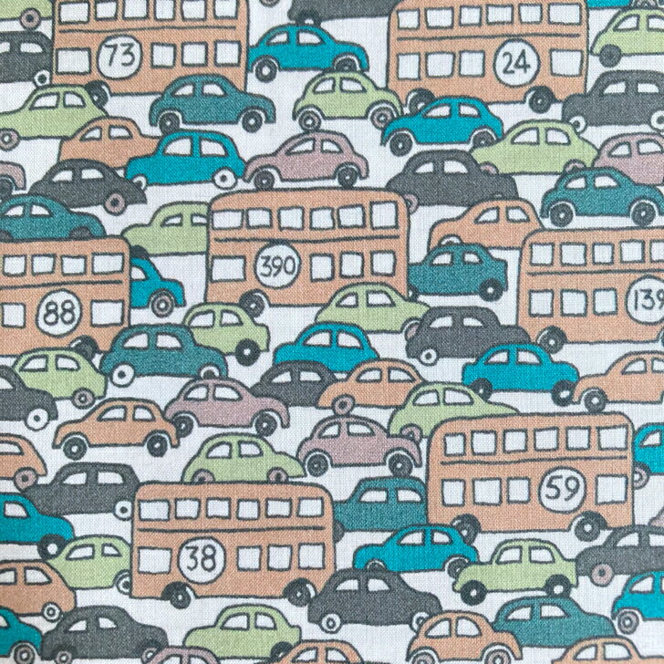Rakuten - リバティ 生地 Hop on Hop off ホップオン・ホップオフ AU くすみカラー ベージュ イタリア産 タナローン かわいい 車柄 Liberty Fabrics 50cm単位 手芸 布【The London Collection】メンズ 男の子 にもおすすめの柄