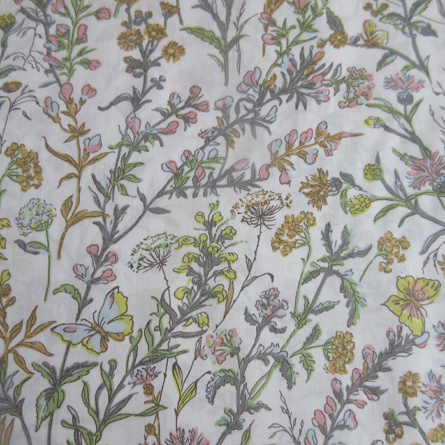 Butterfly Meadow(バタフライ・メドゥ) Liberty Fabrics イタリア産タナローン リバティプリント生地 50cm単位 蝶柄【新入荷】
